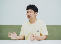 80대 어르신도 카카오페이증권으로 주식 선물…투자문턱 낮춰
