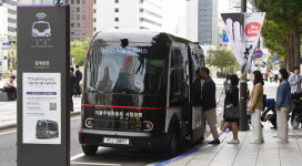청계천에서 운행되는 자율주행 전용버스(셔틀버스)