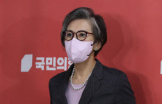 [속보]윤리위, 이준석 ‘당원권 정지 1년“ 추가…권성동은 ‘엄중 경고’ 처분