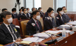 권성동, ‘文정권 임명’ 김제남에 “혀깨물고 죽지” 폭언…金 “사과해라”