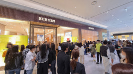 이틀 전부터 줄서 대기표 1번…현대百 판교에 무슨 일이 [르포]