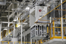 층고제한 규제 물류 자동화로 극복했죠…AI·로봇 총동원한 LG 등대공장 [르포]