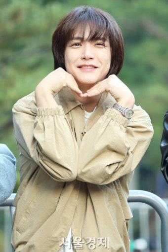 엔플라잉 김재현, 재간둥이의 하트 [SE포토]
