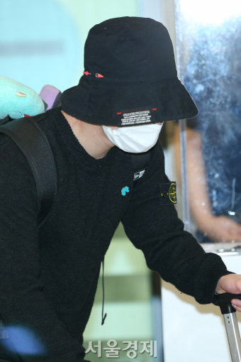 오메가엑스, 소속사 대표 폭언·폭행 논란에 조용히 입국 [SE포토]