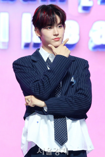 나인아이 서원, 내가 그렇게 잘생겼나? [SE포토]