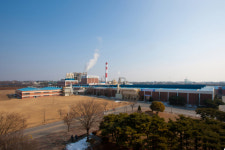 [한솔홈데코 공장 가보니] 재활용 목재 사용 80%…2025년 100% 목표