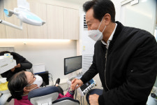 서울 쪽방촌 주민 무료 치과 진료…우리동네구강관리센터 개소