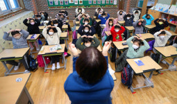 학교·학원도 노마스크…홀가분우려 갈려