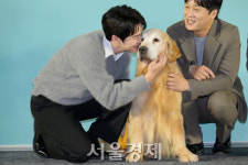 유연석, 강아지 루니와 함께 행복한 시간 [SE★포토]