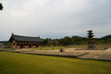 [休] 1400년을 우두커니…고도를 기다리며