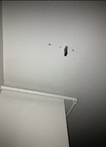 집 앞 소변 테러·CCTV·침입 시도…스토커는 선배 의사였다
