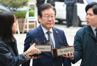 유세 중인 이재명 대표에 그릇 던진 60대 2심도 집행유예