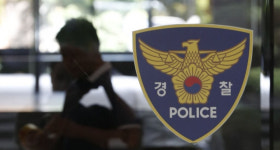 여친과의 다툼 시민이 말리자…바지 훌렁 벗은 40대 결국