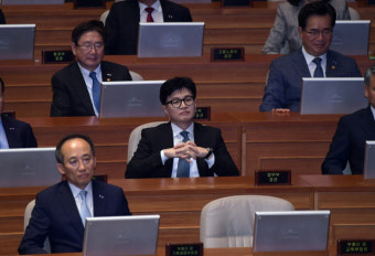 李, 사퇴론 거세자 특권 포기 승부수…韓 