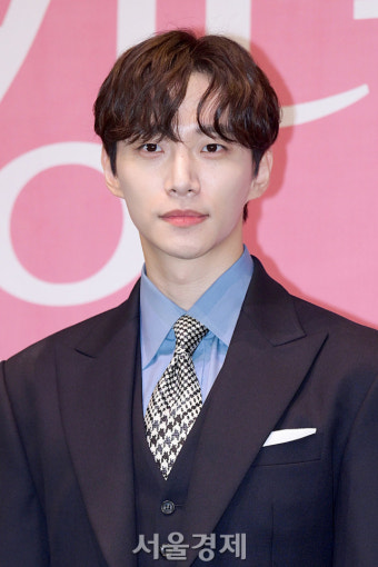 [단독] '대세' 이준호, 차기작은 넷플릭스 '캐셔로'…슈퍼히어로 변신