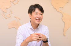 김태욱 웨딩사업 이어 K뷰티로 글로벌 확장…가수로서 도전도 계속 [CEO&스토리]