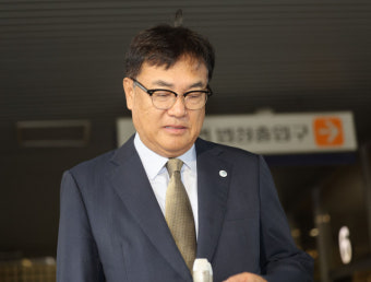 [속보]‘노무현 명예훼손’ 정진석 징역 6개월…확정 시 의원직 상실