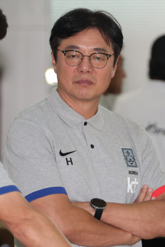 항저우 출국 황선홍 감독 “챔스 경기 보고 이강인 투입시기 결정”