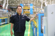 홍동환 코스모신소재 대표 양극재 라인 증설…내년 매출 1조 도전