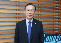 어르신 친교 쌓는 경로대학…돌봄 역할 늘릴때