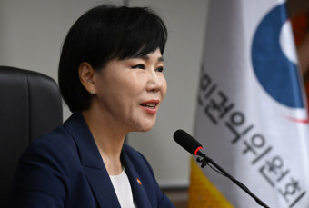 [단독]권익위 “전현희 시절 ‘추미애 이해충돌’ 檢에 이례적 사실 조회