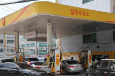 알뜰주유소의 배신…기름 싸게 받아 소비자에게 비싸게 되팔았다