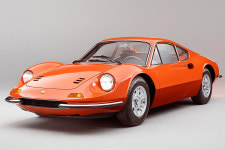 [리뷰] 작지만 매력적인 페라리의 드라이빙 아이콘 - 페라리 디노 246 GT