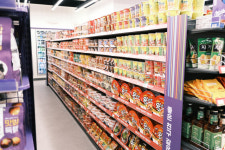 우리 제품 잘 팔리나요…홍대로 달려간 라면3사