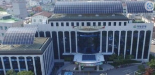 “군수에게 수영복 심사 받아라”…20대 여경 손잡고 모욕한 공무원들 어디 지역?