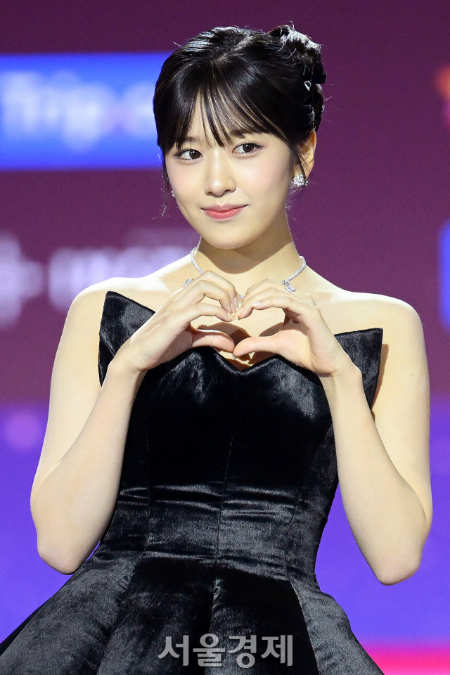 2024 SBS 가요대전 서머, 안유진 리더로서 빛나는 존재로 등장