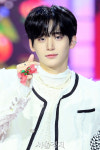 크래비티 정모, 깜찍함을 더한 하트 [SE★포토]
