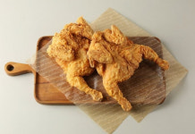 통닭 두마리에 1만원도 안되네 그래도 남아?…허니콤보랑 비슷한데 반값이네…다들 달려간다