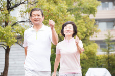 빨리 걷는 장년층, 보행 속도 느린 사람보다 ‘이 병’ 걸릴 확률 낮다