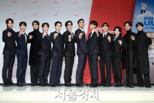 주체 불가 개그 욕심! 세븐틴, 현장 폭소케 만든 10년차 케미 [주간 샷샷샷]