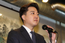 이준석신당 대통령 배우자법 제정 추진…고위 공직자로 봐야