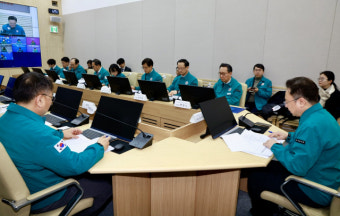 녹색 민방위복으로 입은 복지부…전공의 집단행동 앞두고 '집단사직서 수리 금지' 명령