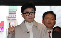 한동훈 “준연동형 비례, 조국이 뒷문으로 국회의원 되는 제도”