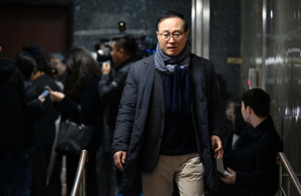 민주당 긴급의총 참석하는 홍영표 의원…이재명 대표는 불참