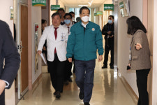 韓총리 버팀목 돼 달라 당부했지만…공공병원 전공의들도 잇단 사직