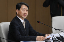 삼전·SK하닉 사장과 만난 산업장관 “핫라인 개설할 것”