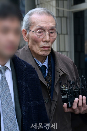 '강제 추행 혐의' 오영수, 1심 선고 공판 마치고 퇴장 [SE포토]