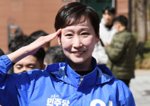 “그래도 마포는 아직 민주당”…“집값 오른 덕에 국민의힘 승산”