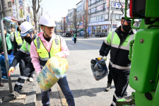 현장 속으로… 이민근 안산시장, 외국인 밀집지역 원곡동서 간부회의