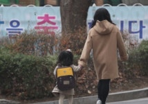 엄마 영어가 뭐야?…한글도 서툰 유아 대상 영어유치원비 무려