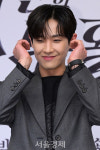 이준, 수줍은 볼 하트 [SE★포토]