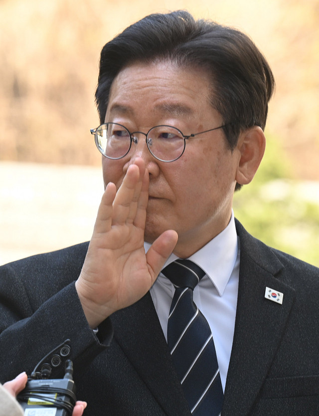 이재명, 대장동·성남FC 사건 1심 공판 출석 혼란…증인 불출석 재판 고심