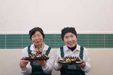 “일흔 넘어도, 새벽에 나와도…일할 곳 있어 행복해요”