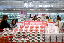 결국 쿠팡·알리 맞설 무기는 식품…확 증가한 마트 신선식품 매출