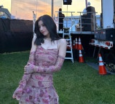 워터밤 여신으로 빵 뜬 권은비…성수동 24억 건물주 됐다