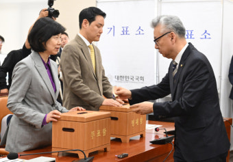 野, 가맹사업법·민주유공자법 본회의 직회부 단독 의결